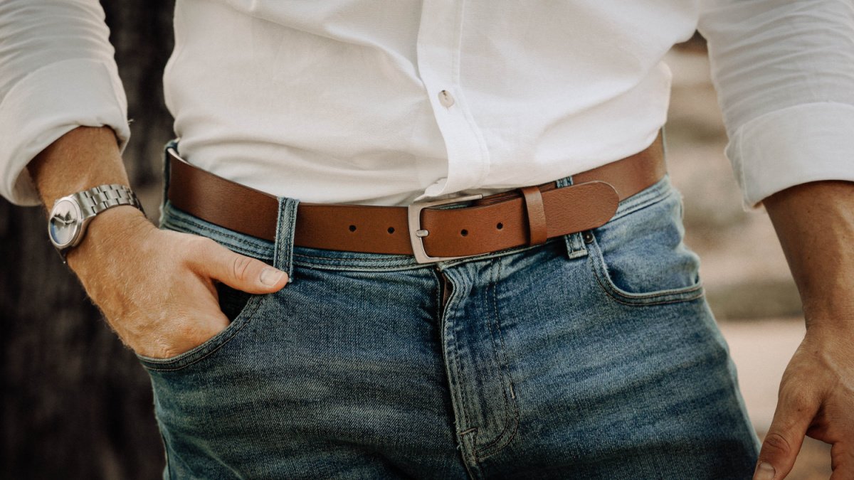 Looking for men’s leather belts? Try these 4 styles for everyday use with jeans