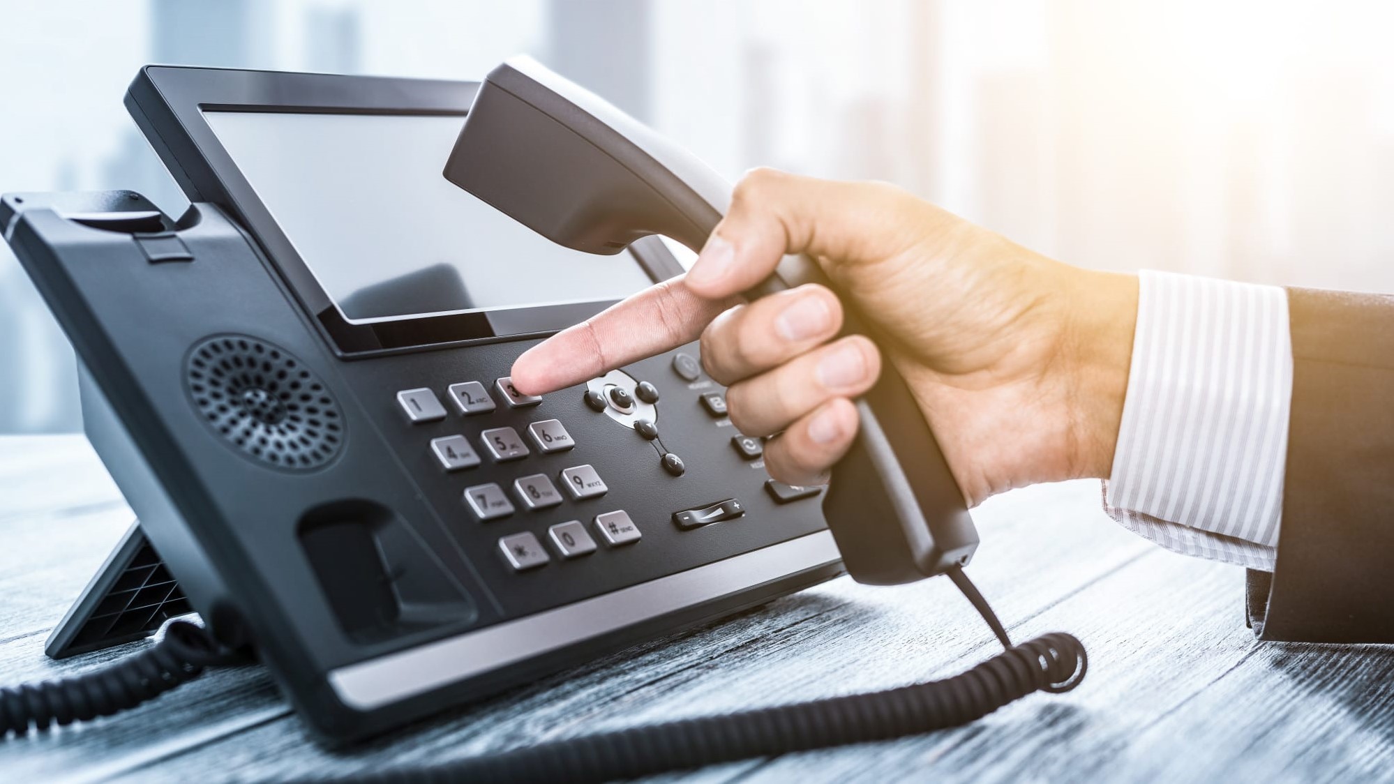 Why should small businesses choose a VoIP phone system?
